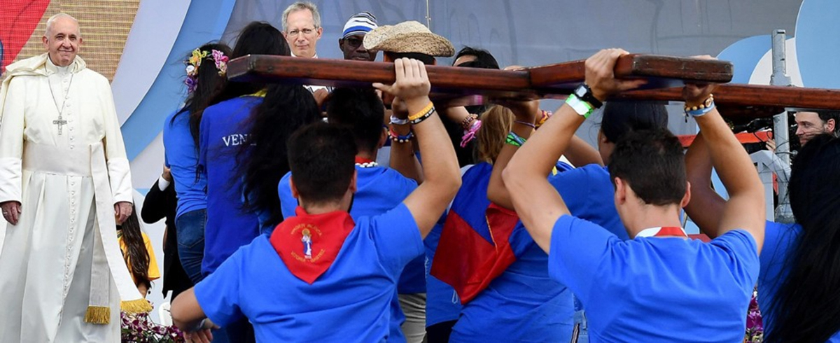 Cristo Rey: Paso de los símbolos de la JMJ de panameños a portugueses