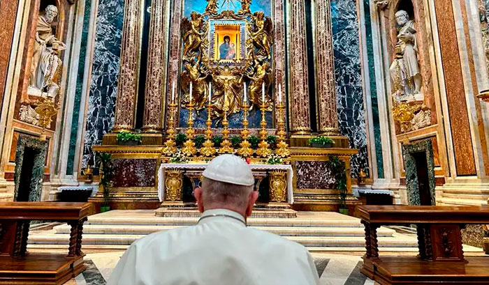 Papa Francisco encomienda viaje a Portugal y jóvenes a la Virgen Salus populi romani