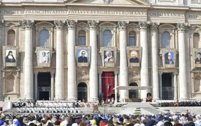 El Papa: los nuevos santos, signos luminosos de esperanza y amor