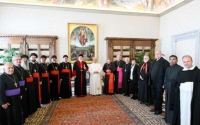 Papa León XIV recibe a líder de iglesia asiria de oriente y le dice cuál es el reto para la unidad entre ambas iglesias